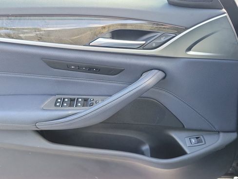 Used 2019 BMW 540i w/ Executive Package image 26