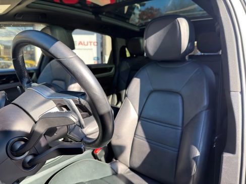 Used 2022 Porsche Cayenne Platinum Edition image 11