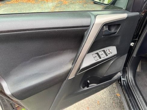 Used 2017 Toyota RAV4 LE image 11