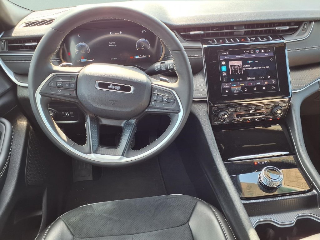 Used 2024 Jeep Grand Cherokee Altitude RWD image 12