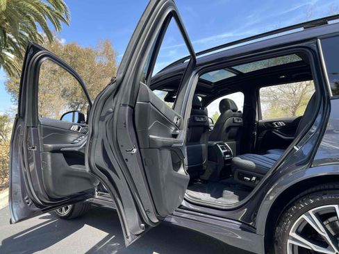 Used 2022 BMW X7 xDrive40i w/ M Sport Package AWD/4WD image 69