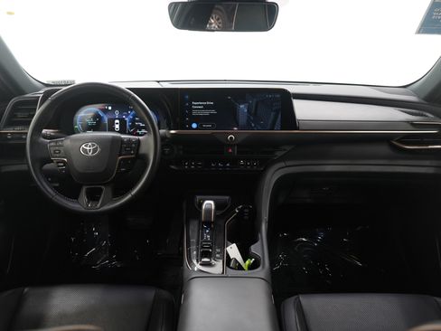 Used 2025 Toyota Crown AWD/4WD image 14