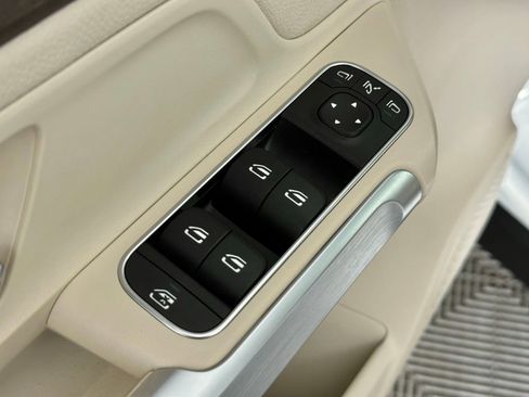 Used 2022 Mercedes-Benz GLB 250 4MATIC image 37