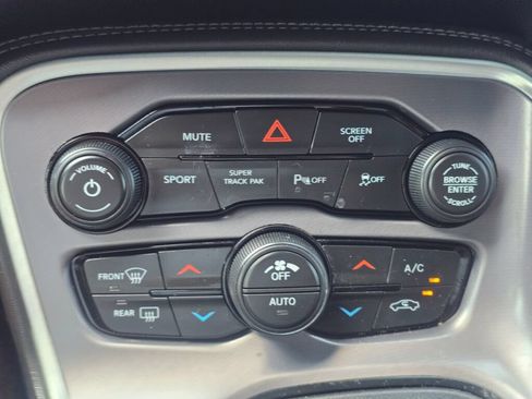 Used 2019 Dodge Challenger SXT w/ Plus Package RWD image 33