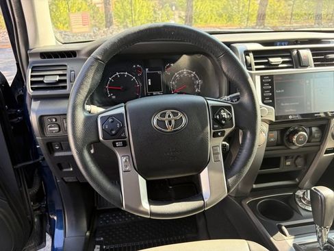 Used 2020 Toyota 4Runner SR5 Premium w/ Moonroof Package AWD/4WD image 9