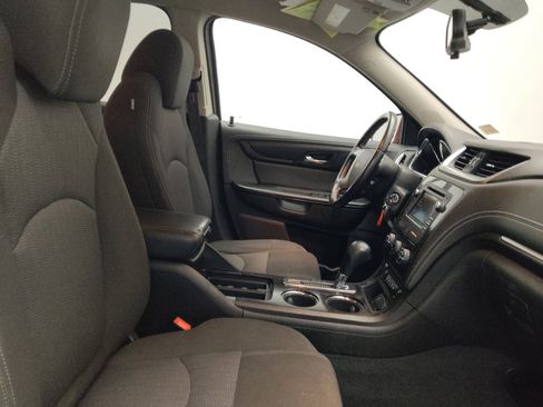 Used 2017 Chevrolet Traverse LT w/ Style and Technology Package image 21
