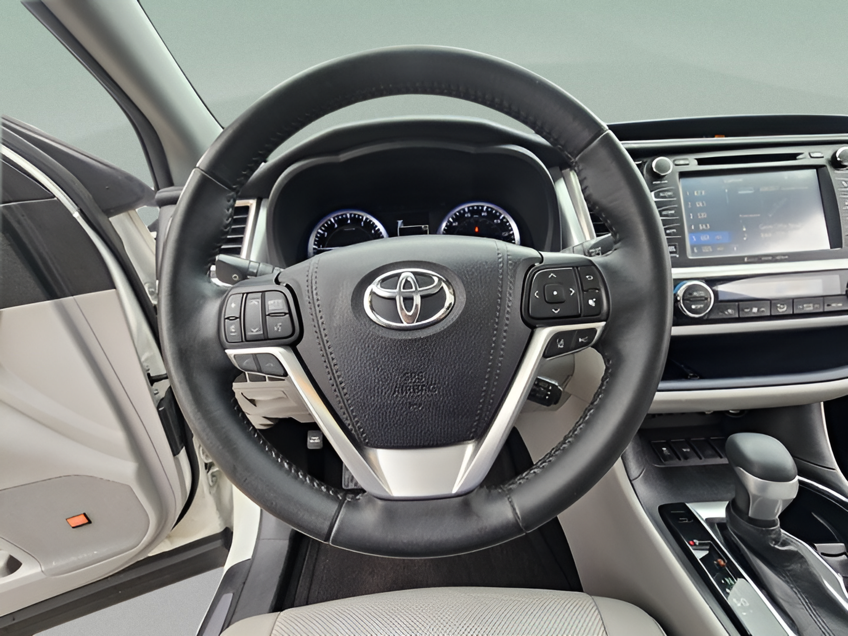 Used 2019 Toyota Highlander Limited FWD image 25