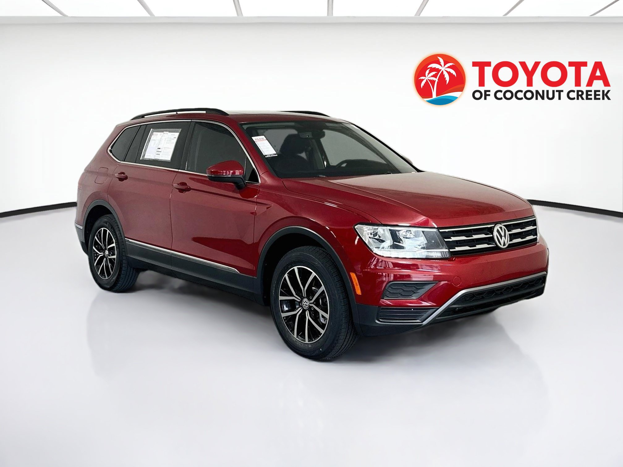 Used 2021 Volkswagen Tiguan SE w/ Panoramic Sunroof Package FWD image 1