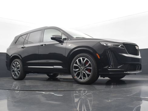 Used 2023 Cadillac XT6 Sport w/ Technology Package AWD/4WD image 21
