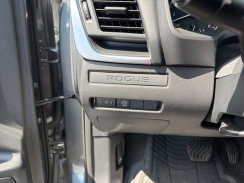 Used 2024 Nissan Rogue S FWD image 13