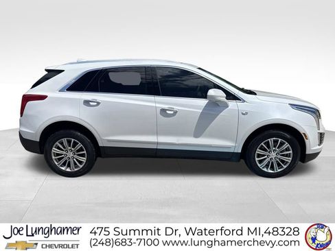 Used 2017 Cadillac XT5 Luxury w/ Driver Awareness Package FWD image 2