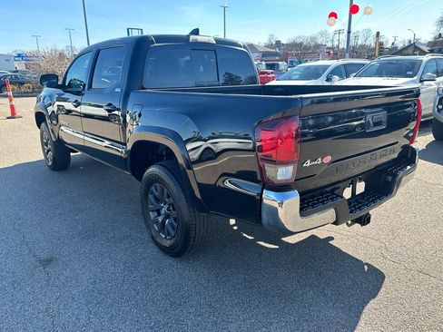 Used 2023 Toyota Tacoma SR5 AWD/4WD image 5