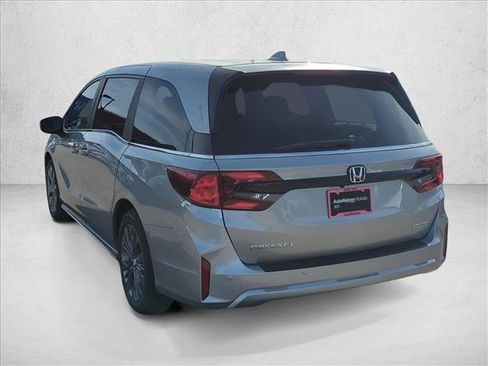 New 2026 Honda Odyssey Touring image 7