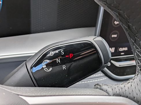 New 2026 Volkswagen Tiguan SE R-Line image 24