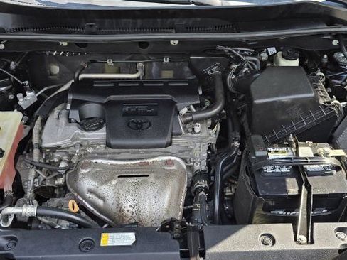 Used 2017 Toyota RAV4 XLE AWD/4WD image 32