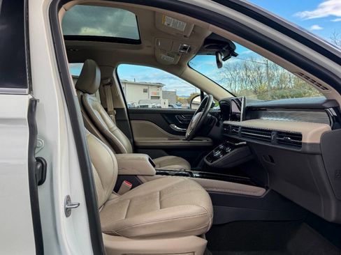 Used 2021 Lincoln Corsair AWD w/ Sport Package image 9