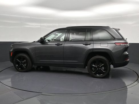 Used 2023 Jeep Grand Cherokee Altitude AWD/4WD image 8