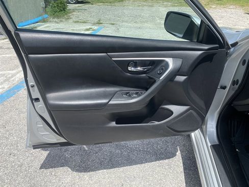 Used 2017 Nissan Altima 2.5 S w/ Power Driver Seat Package FWD image 9