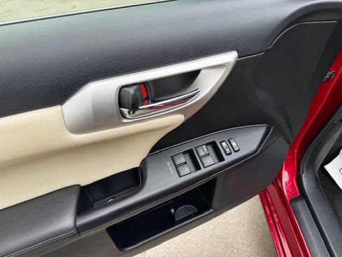 Used 2013 Lexus CT 200h image 38