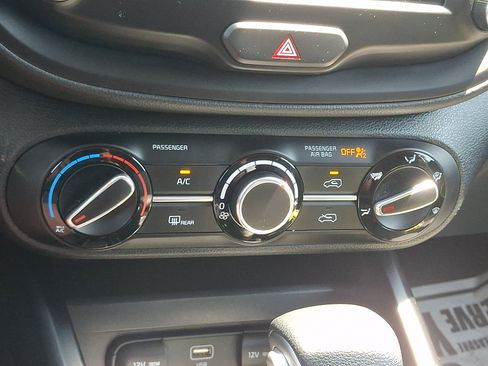 Used 2025 Kia Soul LX w/ LX Technology Package FWD image 15