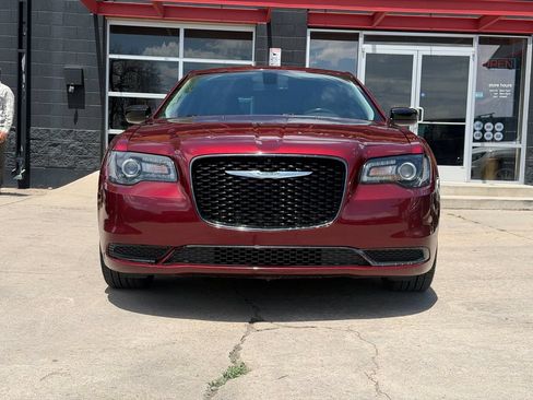 Used 2019 Chrysler 300 Touring w/ Sport Appearance Package RWD image 7