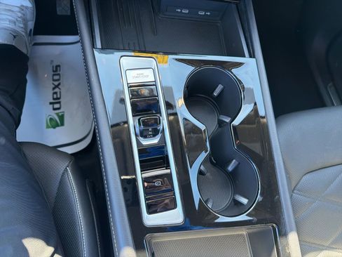 Used 2025 Volkswagen Atlas SE image 15