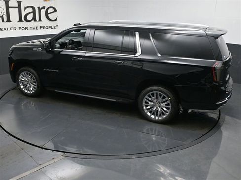 New 2026 Chevrolet Suburban High Country image 16