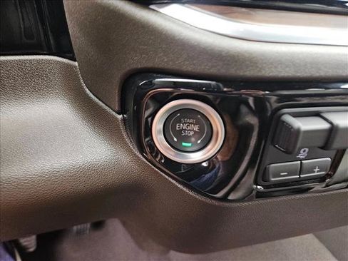 Certified 2025 GMC Sierra 1500 SLT AWD/4WD image 19