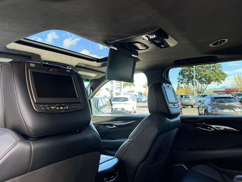 Used 2018 Cadillac Escalade Platinum image 23