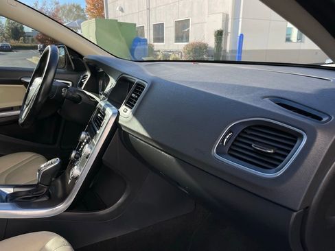 Used 2016 Volvo V60 T5 Premier image 34