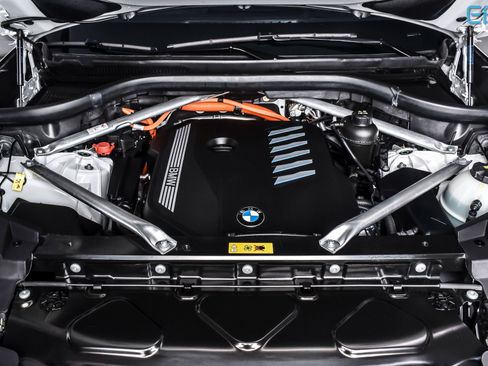 Used 2023 BMW X5 xDrive45e w/ Executive Package image 11