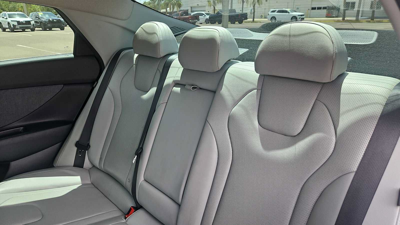 Used 2024 Hyundai Elantra Limited FWD image 25
