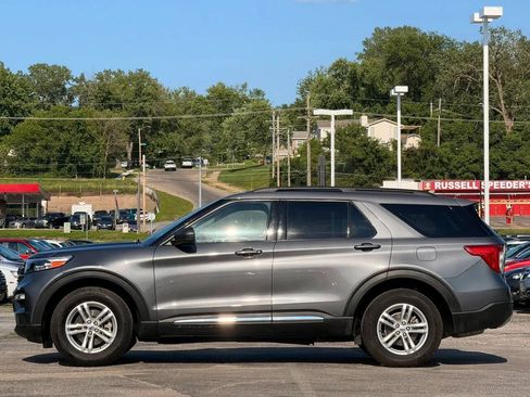 Used 2022 Ford Explorer XLT w/ Equipment Group 202A AWD/4WD image 5