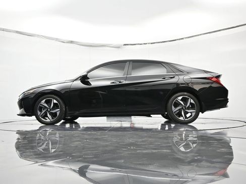 Used 2023 Hyundai Elantra Limited image 43