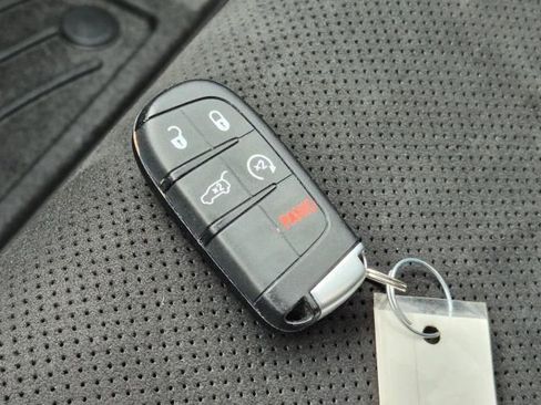 Used 2021 Jeep Grand Cherokee Laredo X AWD/4WD image 36