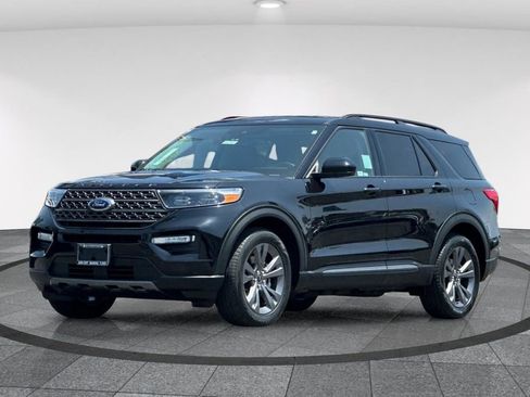 Certified 2023 Ford Explorer XLT w/ Equipment Group 202A RWD image 10
