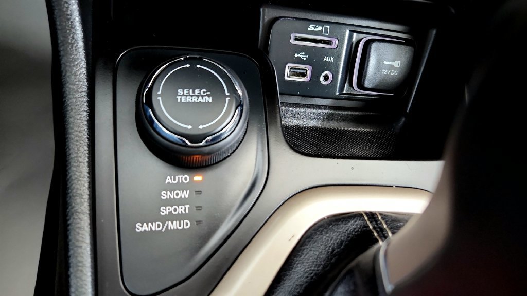 Used 2017 Jeep Cherokee Limited AWD/4WD image 33