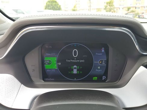 Used 2023 Chevrolet Bolt EUV Premier FWD image 31