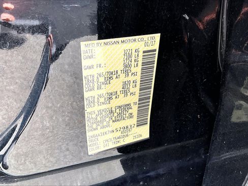 Used 2017 Nissan Titan SV image 28