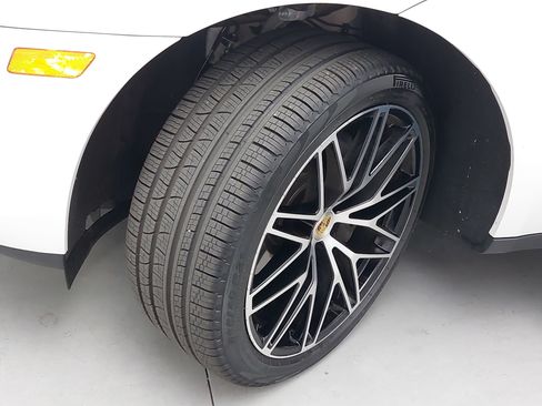 Certified 2026 Porsche Macan AWD/4WD image 35