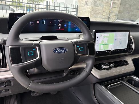 New 2026 Ford Expedition Active RWD image 9