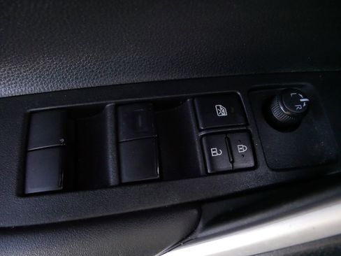 Certified 2025 Toyota Corolla Cross SE image 19