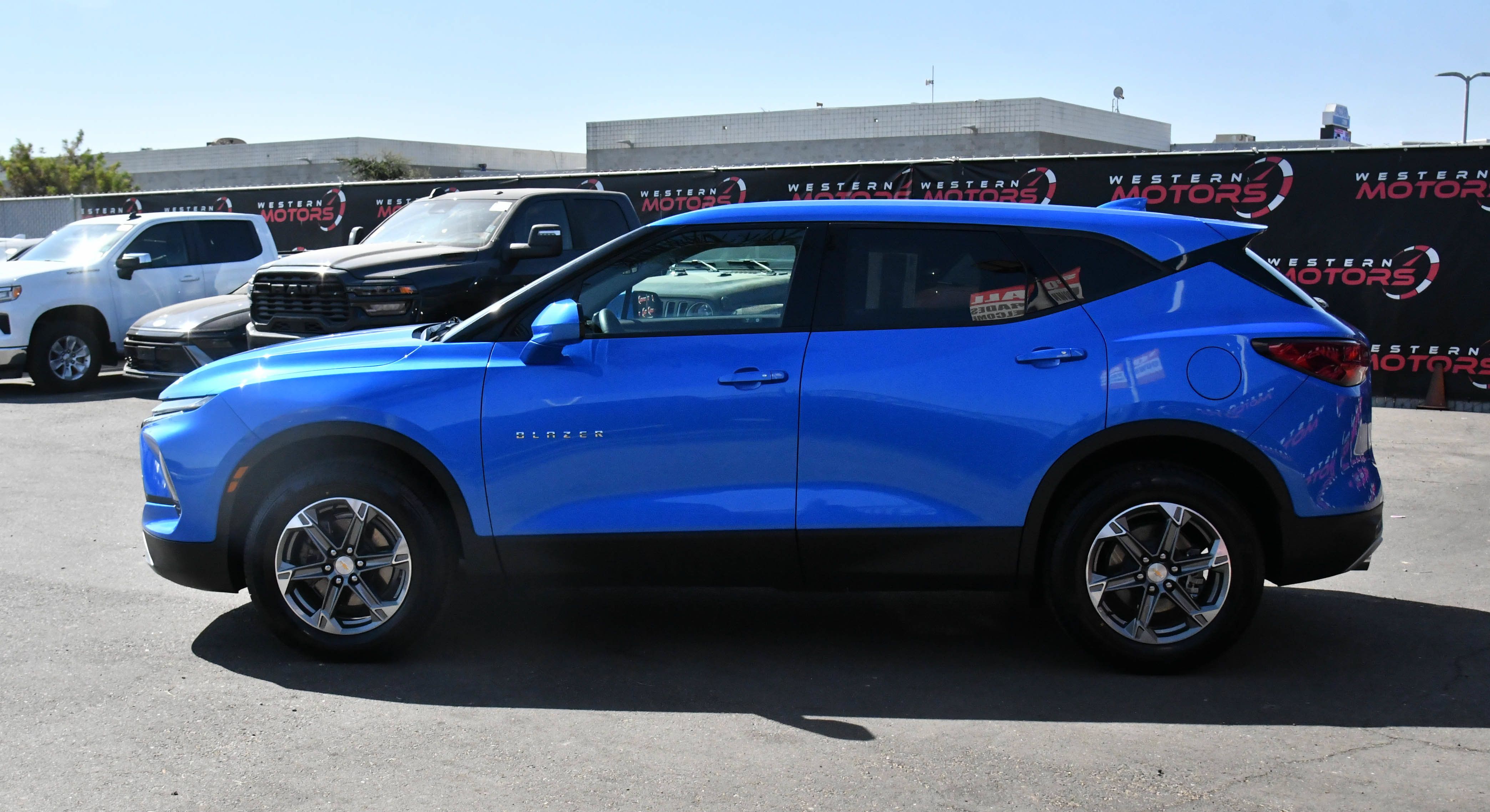 Used 2025 Chevrolet Blazer LT FWD image 4