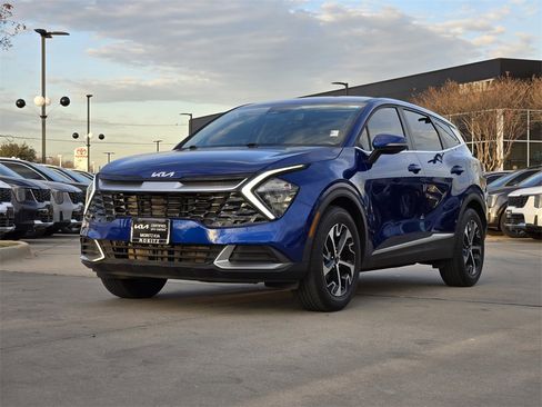 Used 2023 Kia Sportage EX image 2