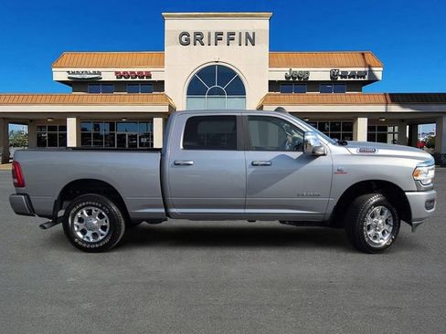 Used 2023 RAM 2500 Laramie AWD/4WD image 3