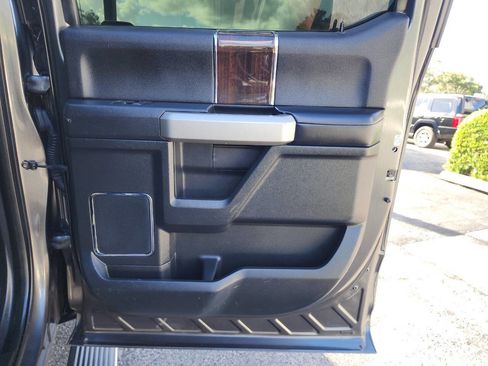 Used 2015 Ford F150 Platinum w/ Max Trailer Tow Package image 31