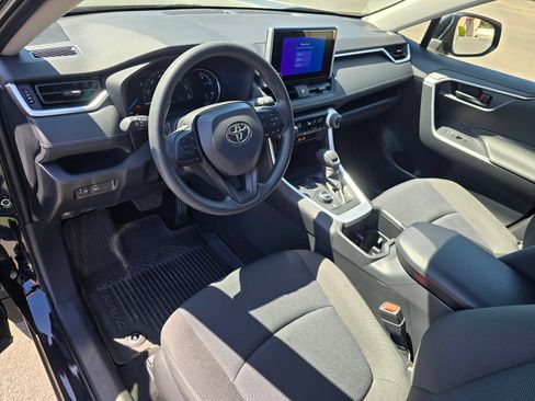 Used 2025 Toyota RAV4 LE AWD/4WD image 32