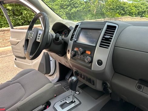 Used 2020 Nissan Frontier SV w/ Midnight Edition Floor Mats AWD/4WD image 22