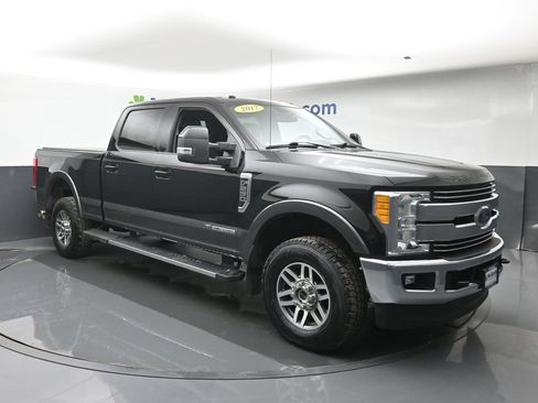 Used 2017 Ford F250 Lariat w/ Lariat Value Package AWD/4WD image 2