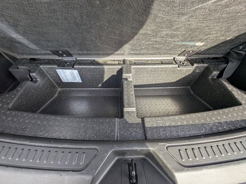 Used 2021 GMC Acadia SLE image 41